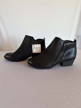 Arizona Jean Co. AZ Castle Womens Size 9 Black Ankle Boots NWT Memory Foam